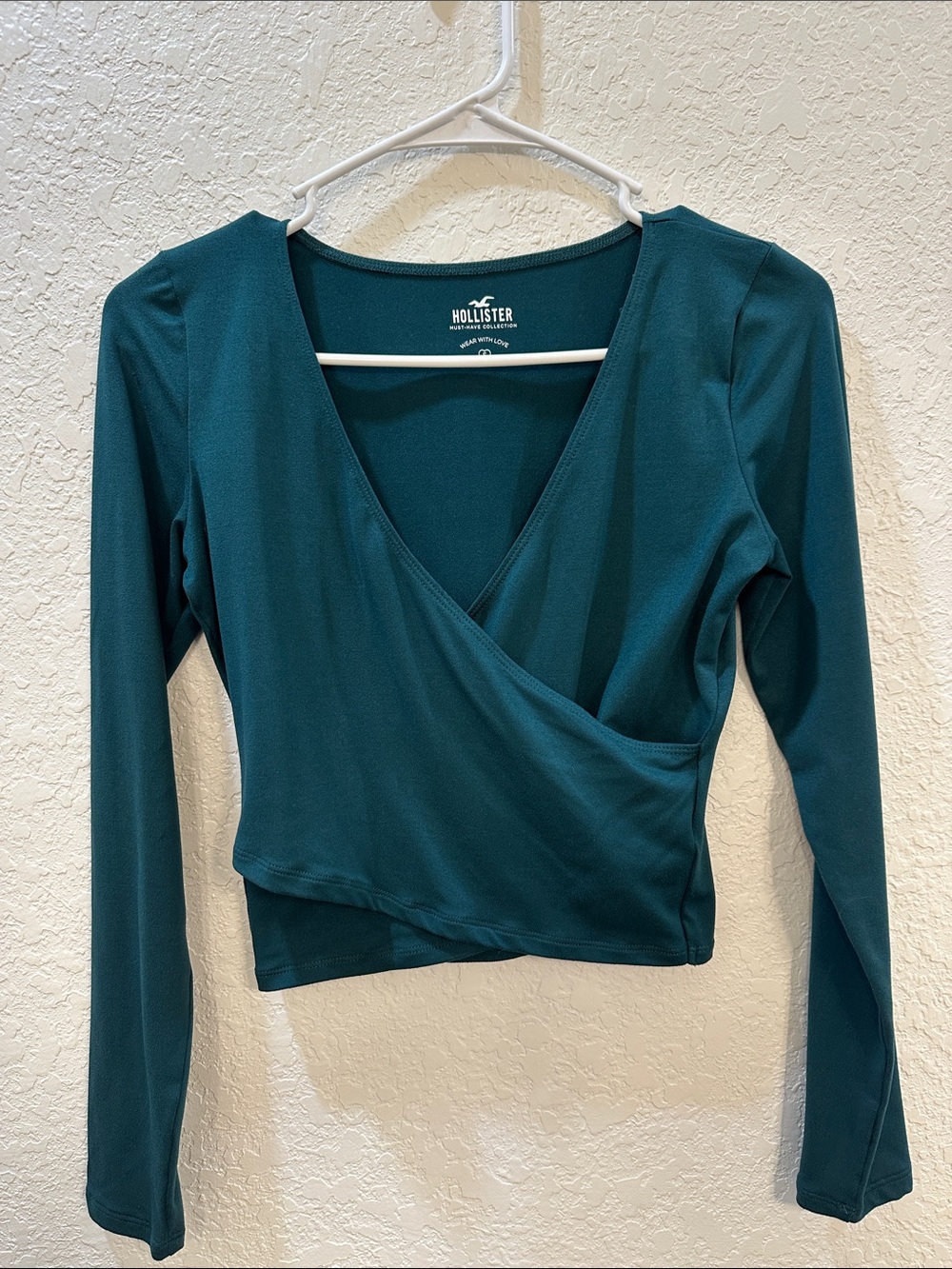 Hollister must have collection top